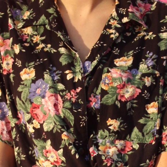 Hipster Floral Button Down - Picture 2 of 3